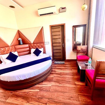 Hotel Woodcrest Zirakpur Chandigarh- Best Family Hotel - Luxurious Rooms - Unit Of Sidham Group Buitenkant foto