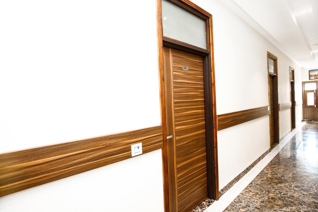 Hotel Woodcrest Zirakpur Chandigarh- Best Family Hotel - Luxurious Rooms - Unit Of Sidham Group Buitenkant foto