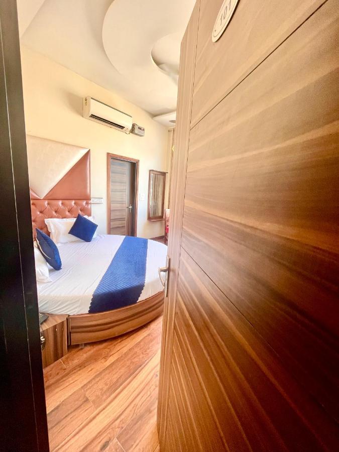 Hotel Woodcrest Zirakpur Chandigarh- Best Family Hotel - Luxurious Rooms - Unit Of Sidham Group Buitenkant foto