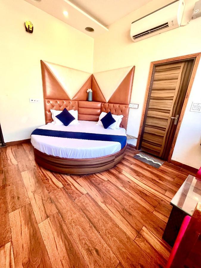 Hotel Woodcrest Zirakpur Chandigarh- Best Family Hotel - Luxurious Rooms - Unit Of Sidham Group Buitenkant foto