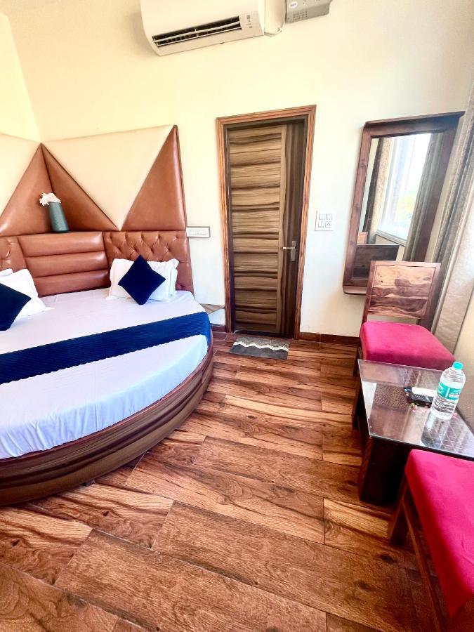 Hotel Woodcrest Zirakpur Chandigarh- Best Family Hotel - Luxurious Rooms - Unit Of Sidham Group Buitenkant foto