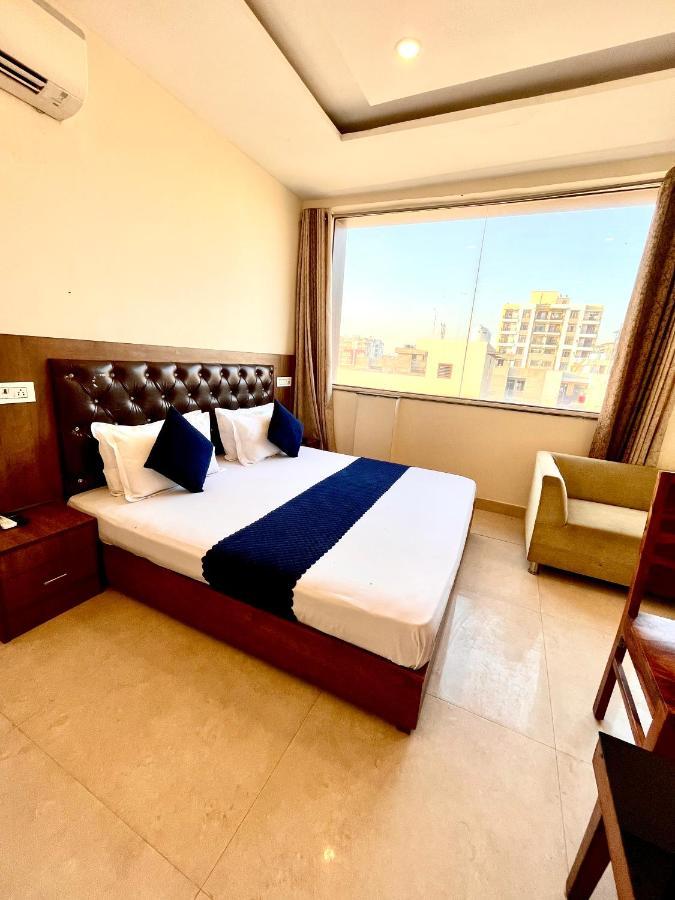 Hotel Woodcrest Zirakpur Chandigarh- Best Family Hotel - Luxurious Rooms - Unit Of Sidham Group Buitenkant foto