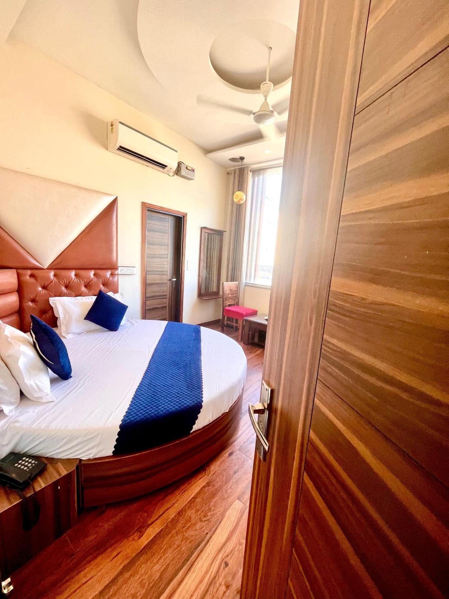Hotel Woodcrest Zirakpur Chandigarh- Best Family Hotel - Luxurious Rooms - Unit Of Sidham Group Buitenkant foto