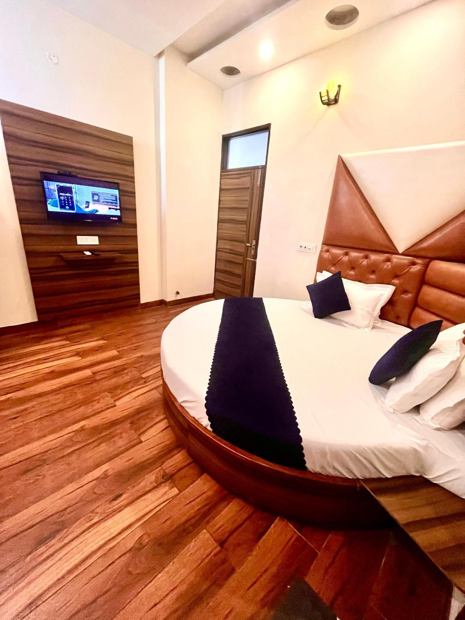 Hotel Woodcrest Zirakpur Chandigarh- Best Family Hotel - Luxurious Rooms - Unit Of Sidham Group Buitenkant foto