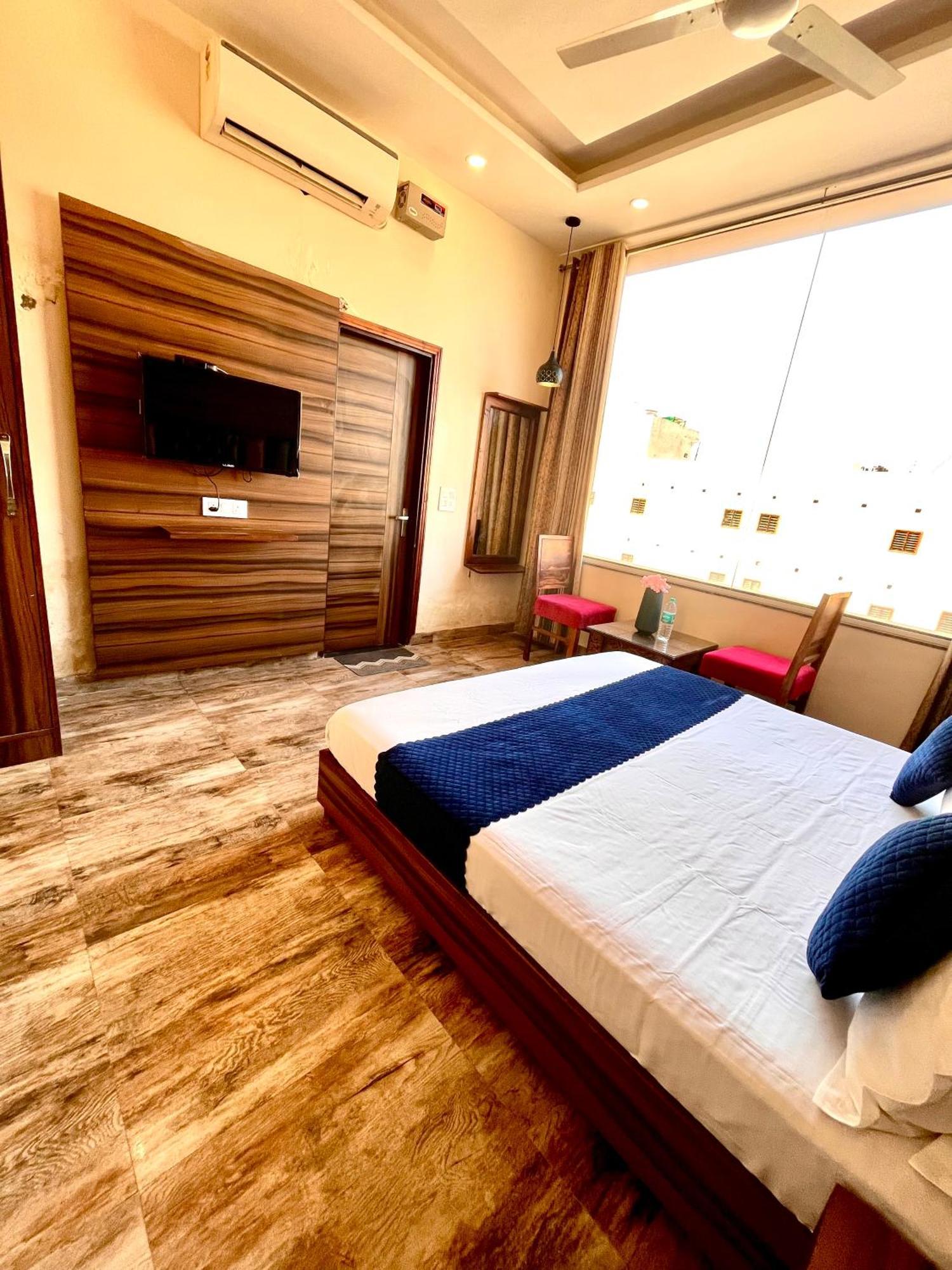 Hotel Woodcrest Zirakpur Chandigarh- Best Family Hotel - Luxurious Rooms - Unit Of Sidham Group Buitenkant foto