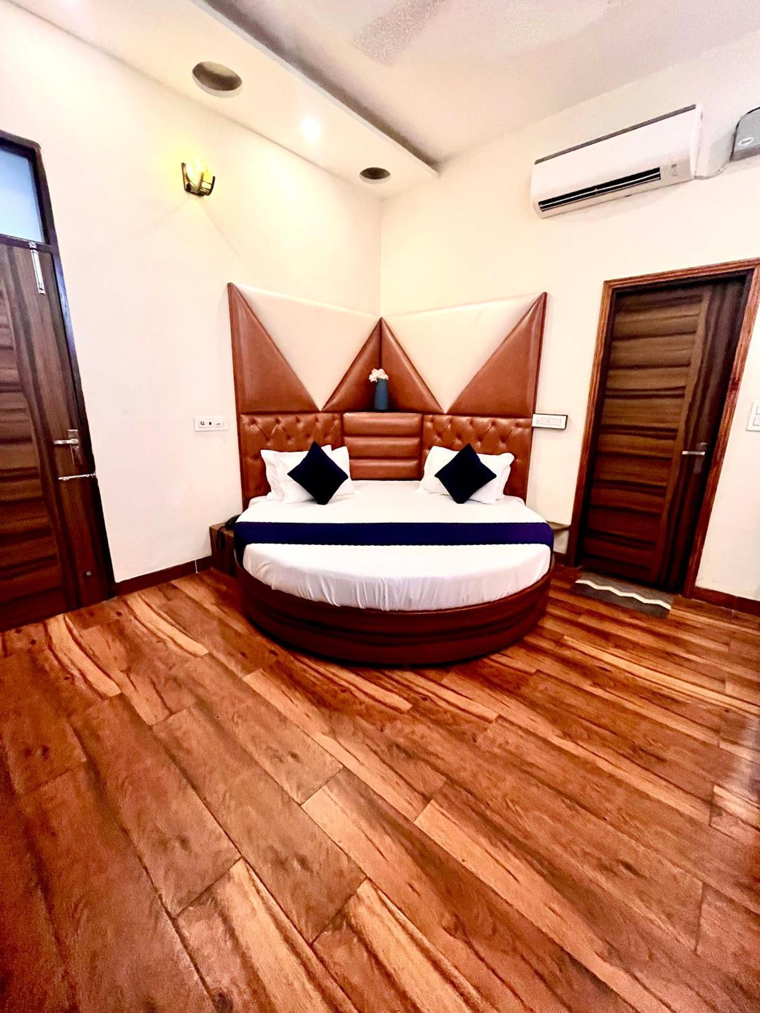 Hotel Woodcrest Zirakpur Chandigarh- Best Family Hotel - Luxurious Rooms - Unit Of Sidham Group Buitenkant foto