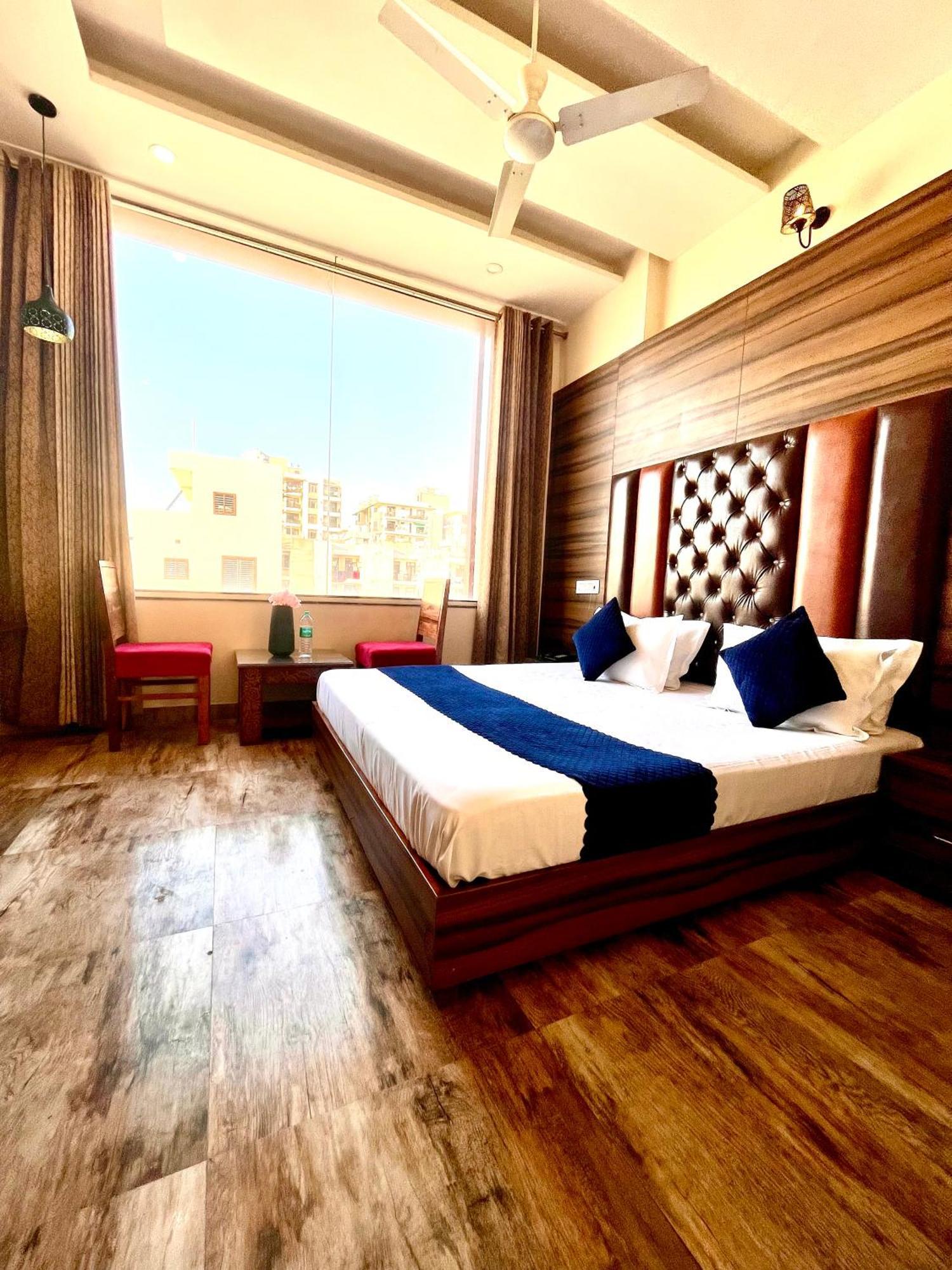 Hotel Woodcrest Zirakpur Chandigarh- Best Family Hotel - Luxurious Rooms - Unit Of Sidham Group Buitenkant foto