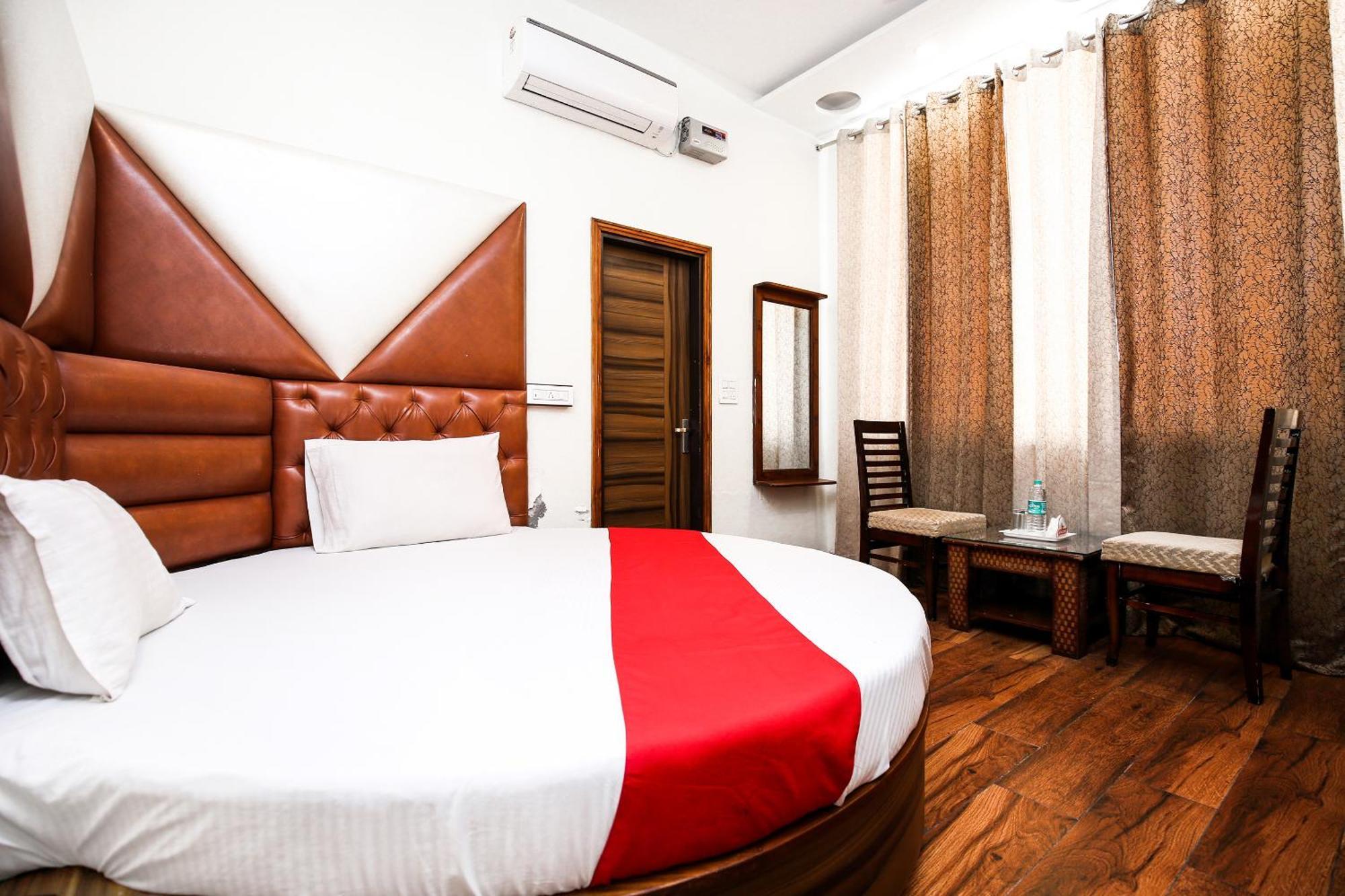 Hotel Woodcrest Zirakpur Chandigarh- Best Family Hotel - Luxurious Rooms - Unit Of Sidham Group Buitenkant foto