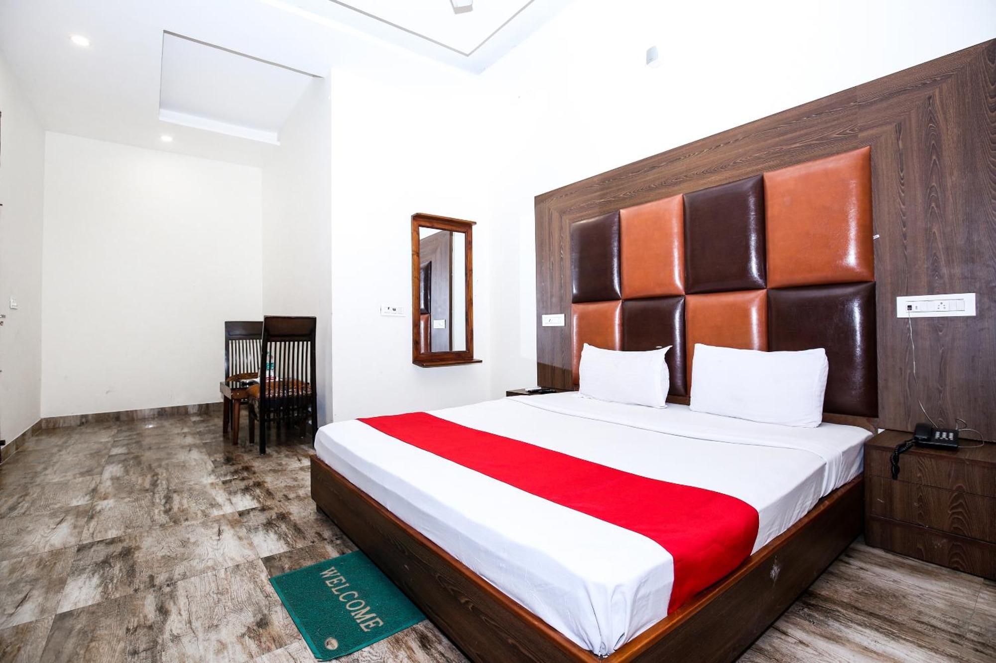 Hotel Woodcrest Zirakpur Chandigarh- Best Family Hotel - Luxurious Rooms - Unit Of Sidham Group Buitenkant foto
