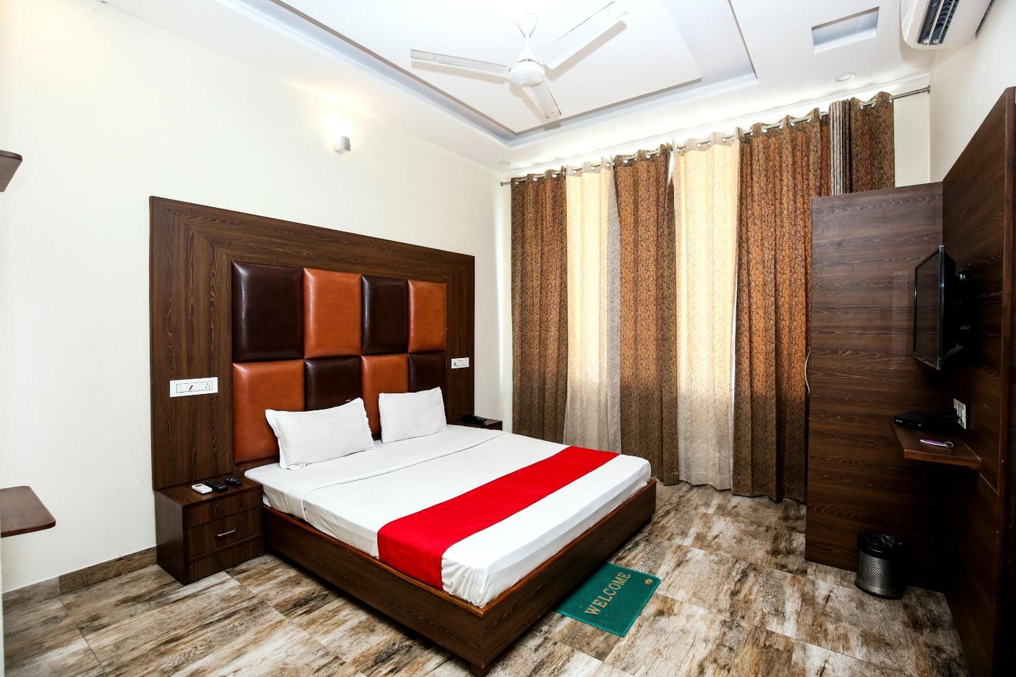 Hotel Woodcrest Zirakpur Chandigarh- Best Family Hotel - Luxurious Rooms - Unit Of Sidham Group Buitenkant foto